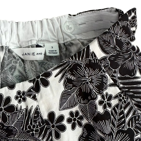 JANIE & JACK | Black & White | HIBISCUS FLORAL SHORT - Picture 4 of 7